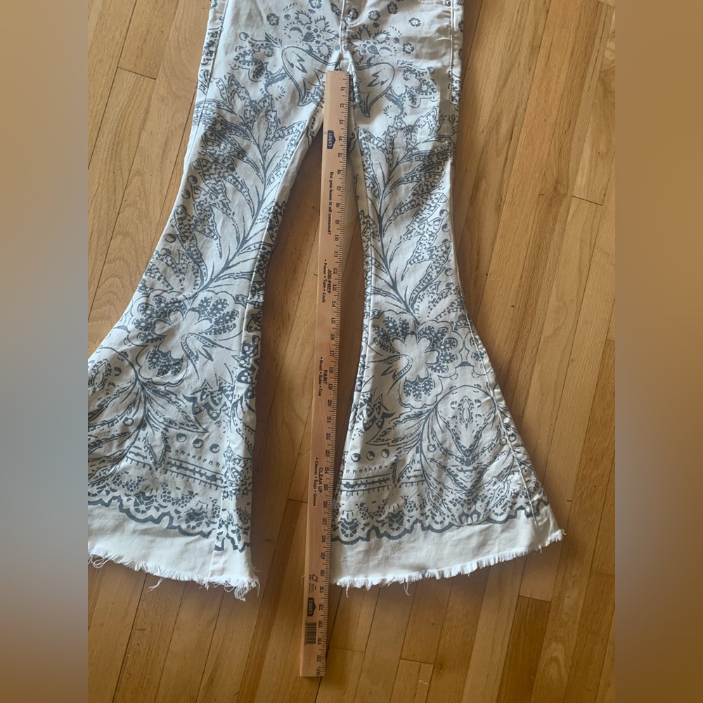 Free People Bali cream printed super flare jeans - Picture 5 of 9